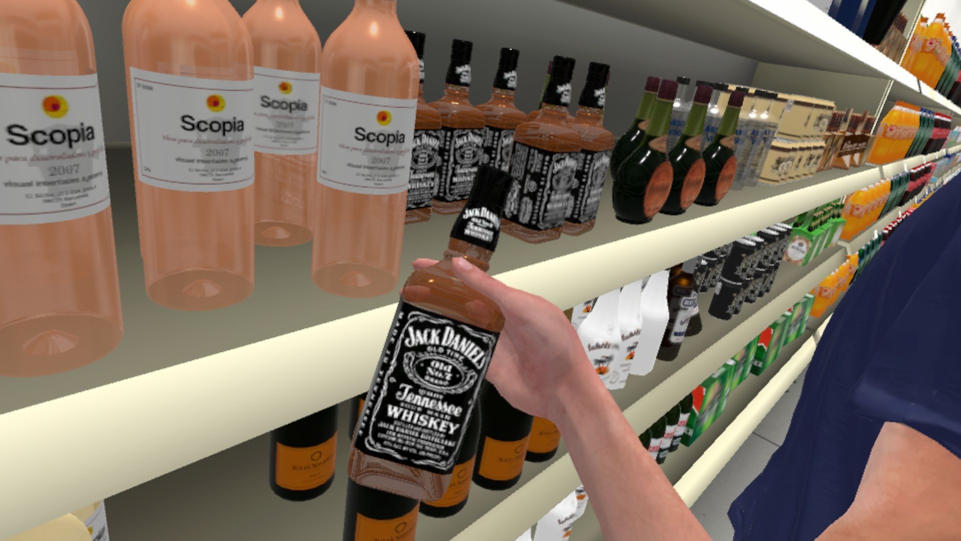 スーパーマーケットの売り場で手に取られた酒瓶