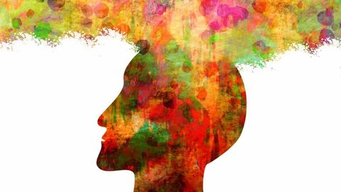 Silhouette d’un visage remplie de couleurs abstraites
