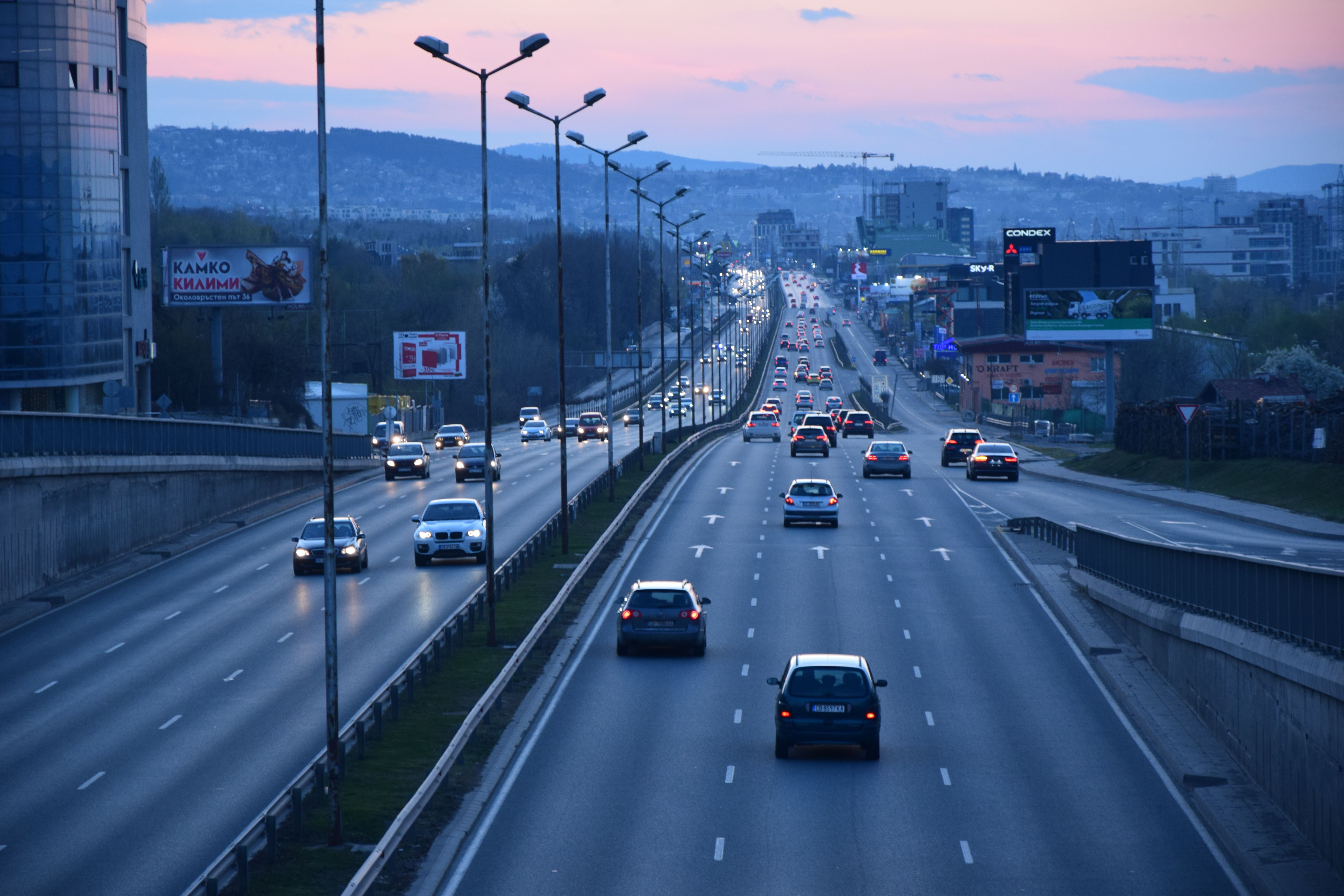 Tráfico en una autopista urbana