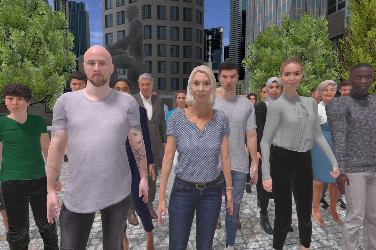 Foule dense avançant dans une rue urbaine