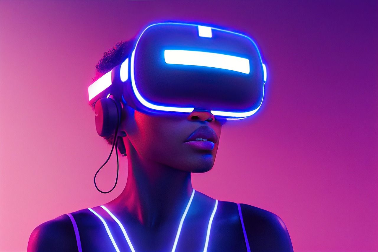 Retrato futurista de una mujer con un casco de realidad virtual luminoso